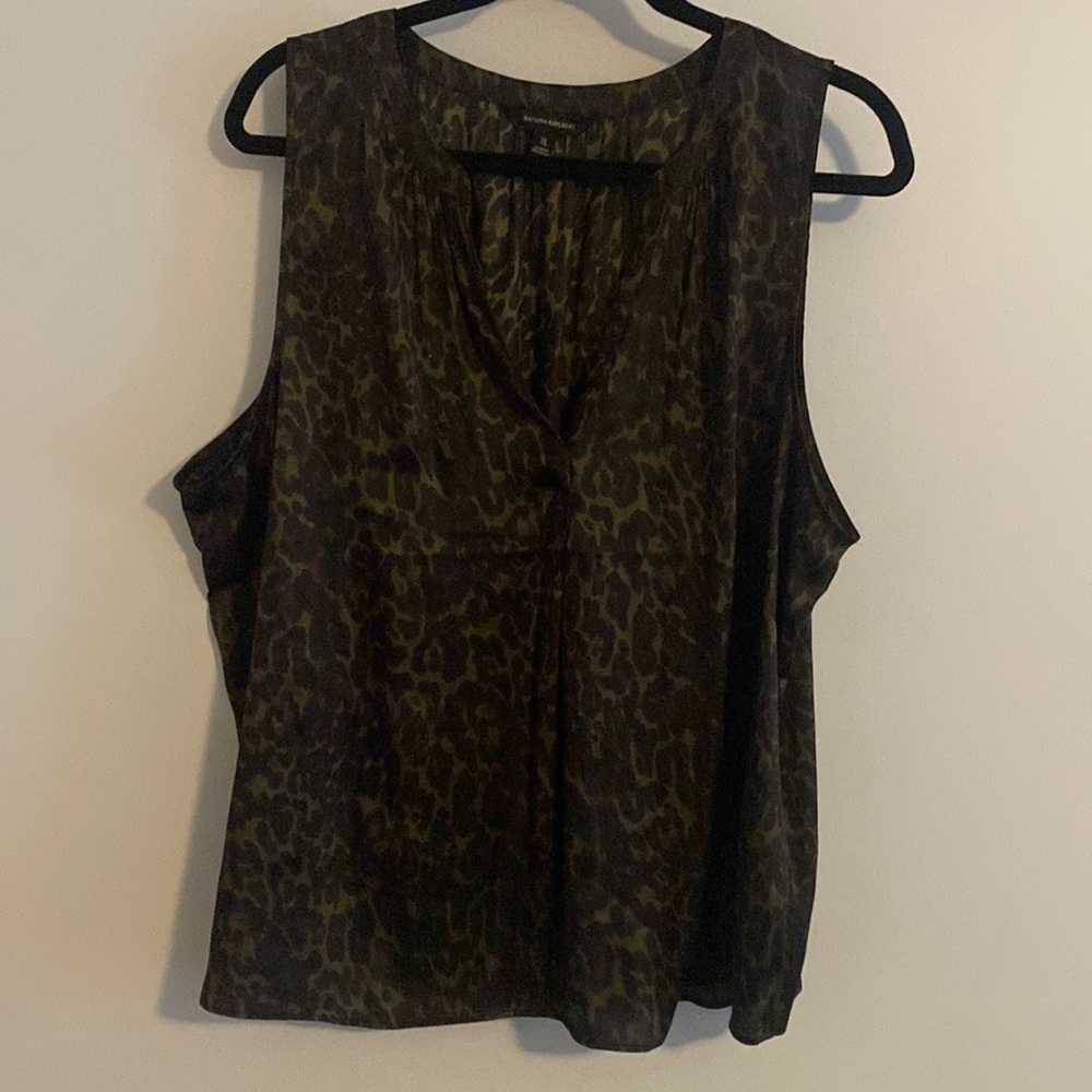 Banana Republic silky green animal print blouse sleeveless split v top